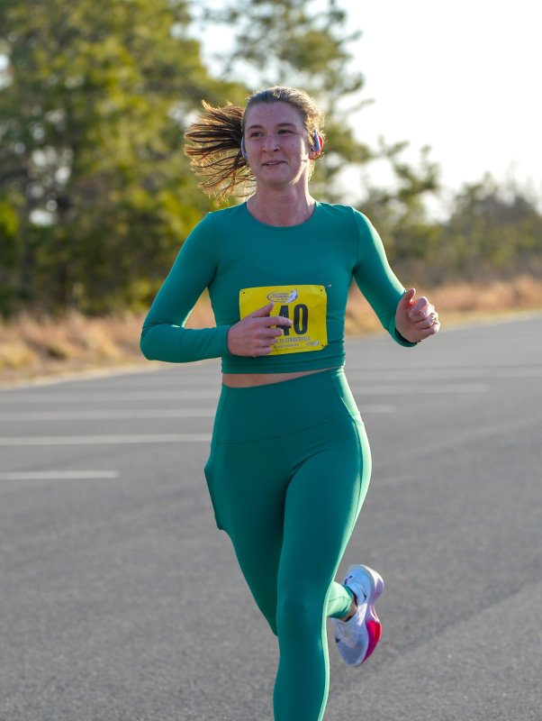 Hadley Rhue wins Shamrock Shuffle 5K in 2026.